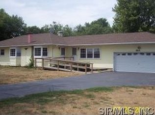 910 Prairie St, Shipman, IL 62685