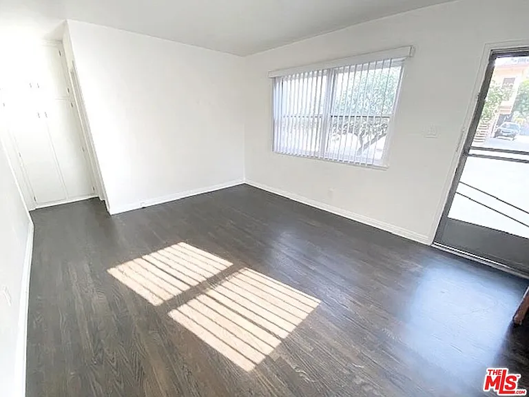 345 Burchett St — Photo 2