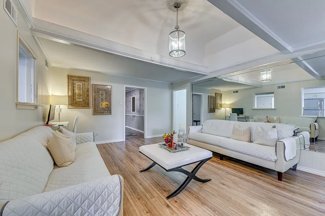 Furnished 4-Bedroom Home with Wood Floors in Dallas, TX — Photo 1