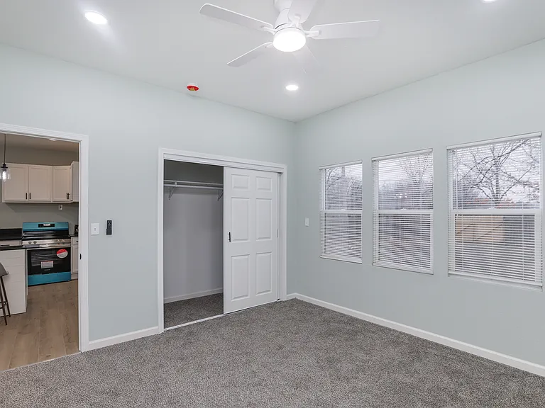 401 N Madison Ave — Photo 27