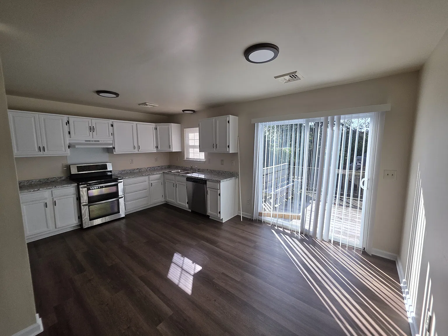3 bed, 2.0 bath, 1100 sqft, $1,400 — Photo 4