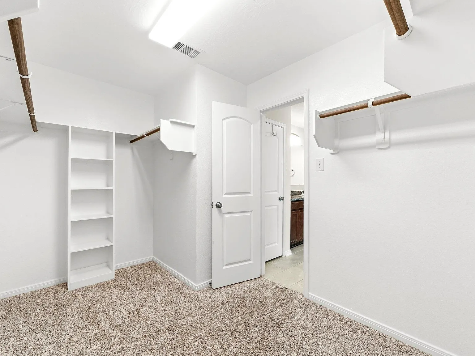 3 bed, 2.0 bath, 1546 sqft, $2,000 — Photo 4