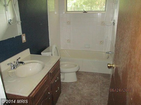 5th image of 42911 Hart Ct