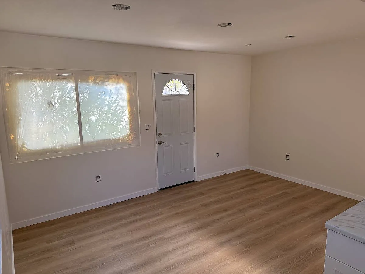 Studio, 300 sqft, $1,700 — Photo 3