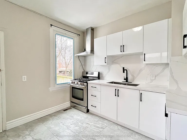 17 Winnifred Ave — Photo 16