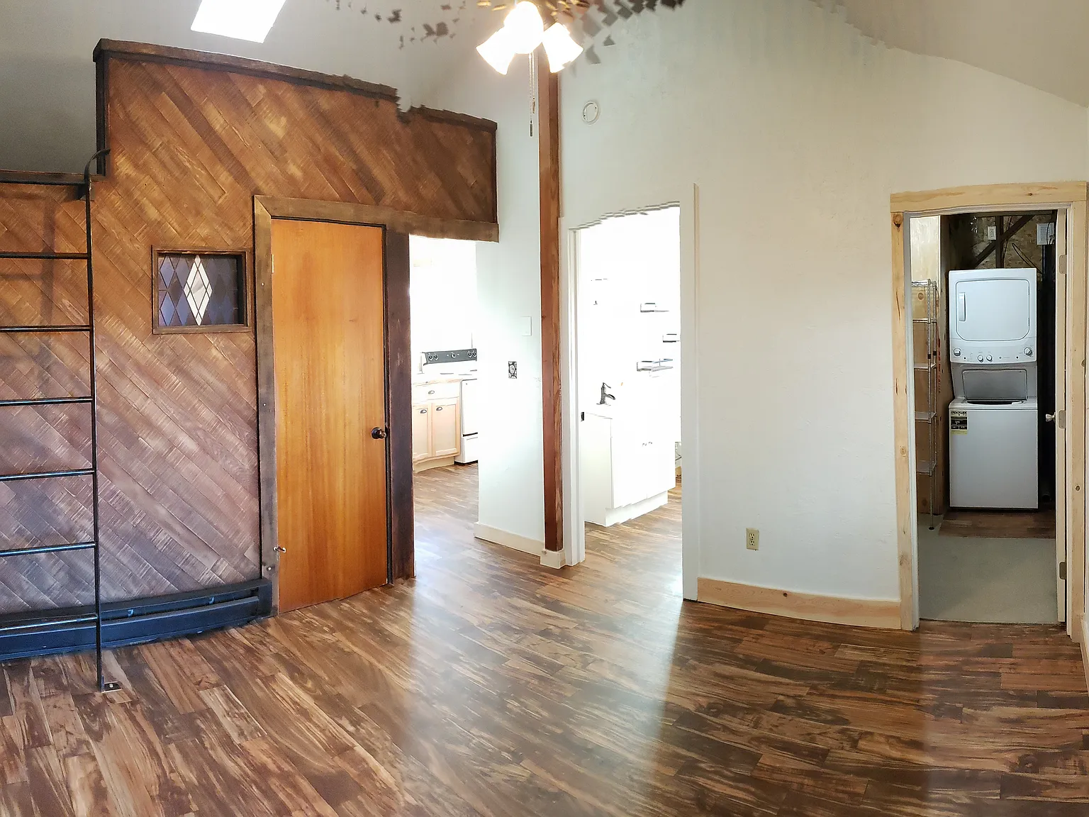 1022 W 3rd Ave — Photo 1