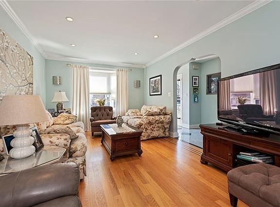 3rd image of 2223 Tenbroeck Ave