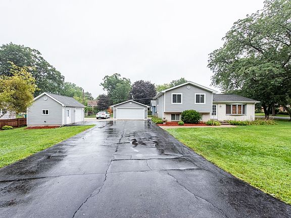2nd image of 33461 N Evergreen Dr