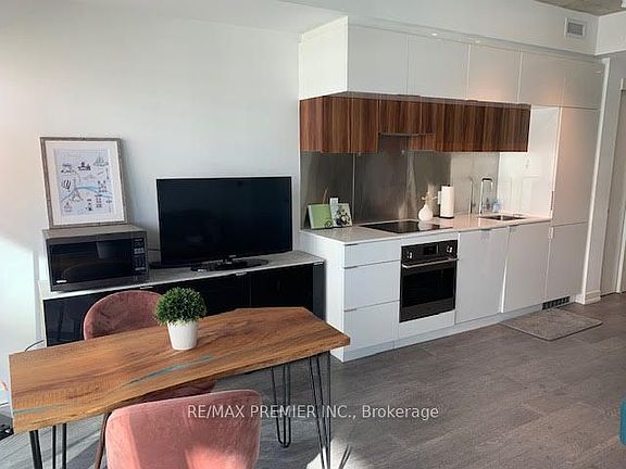 5th image of 185 Roehampton Ave #3002