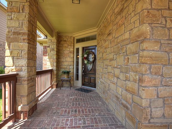 4th image of 726 Westbury Ln