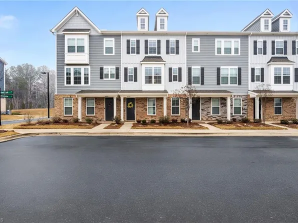 4326 Reed Creek Dr, Sherrills Ford, NC 28673