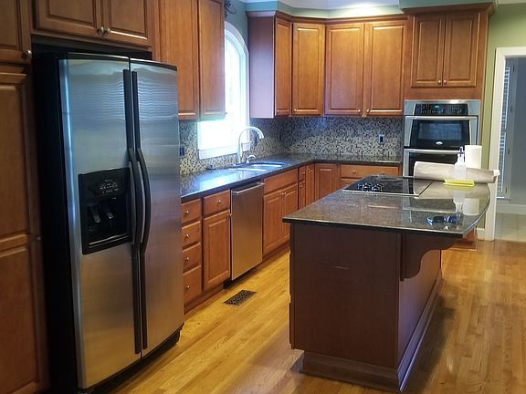 Kitchen Refridgerator/Bosch Dishwasher/Flat Cook top on island, Microwave oven combo