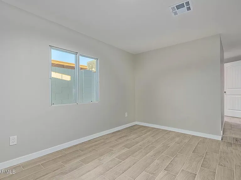 1123 N Frances St — Photo 11