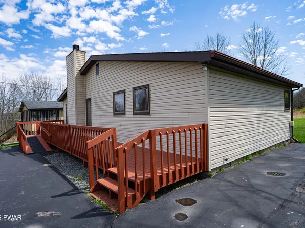 63 Ridgeview Dr, Lake Ariel, PA 18436