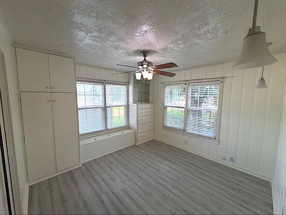 2nd image of 212 W Hunnicutt St #2
