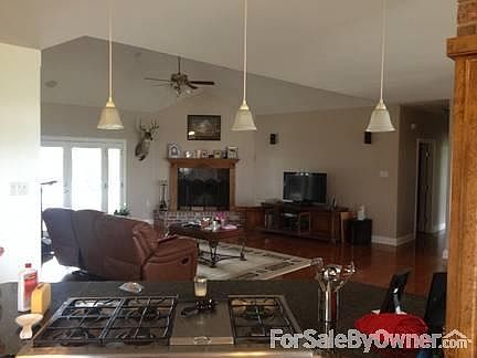 4th image of 418 Victoria Ct