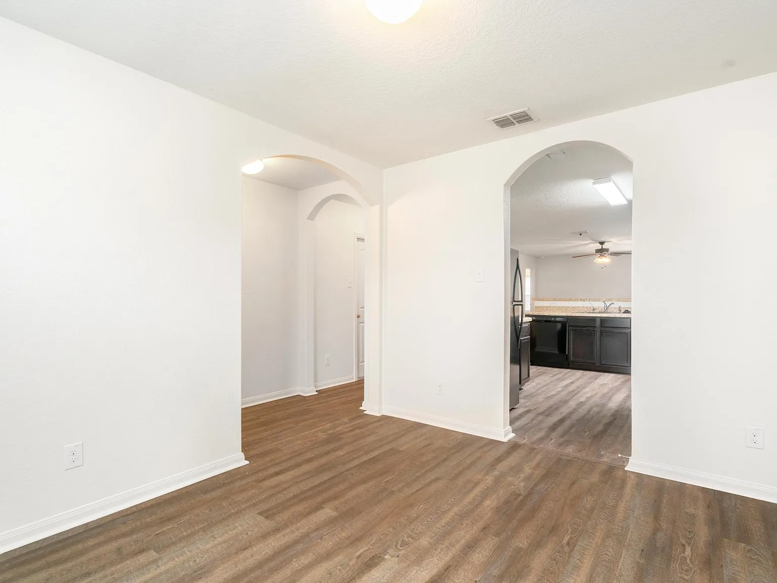 3 bed, 1596 sqft, $1,600 — Photo 4