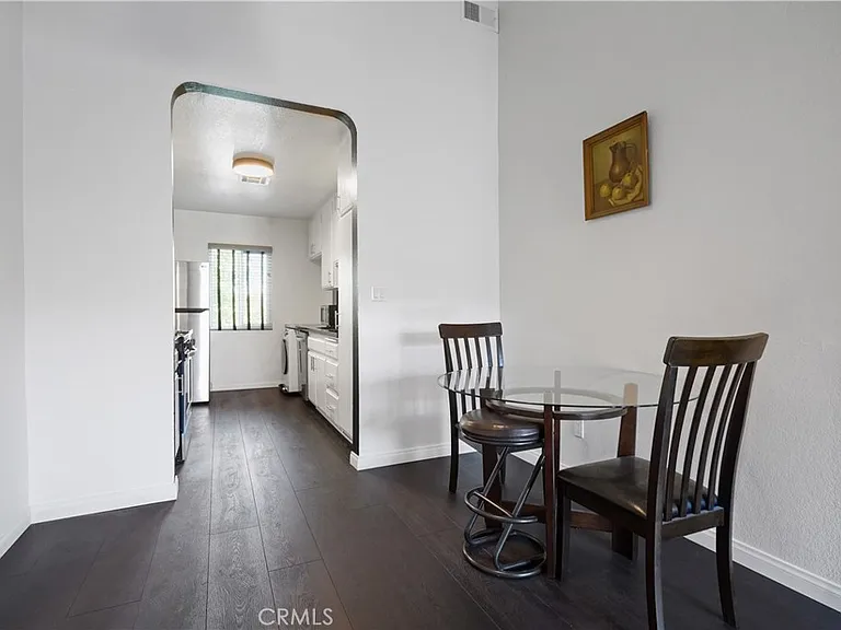 5805 Whitsett Ave #211 — Photo 7