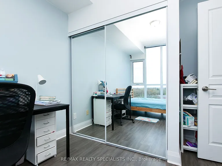 1 Hurontario St #1005 — Photo 14