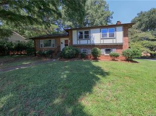 2235 Rocky Knoll Dr, Charlotte, NC 28210