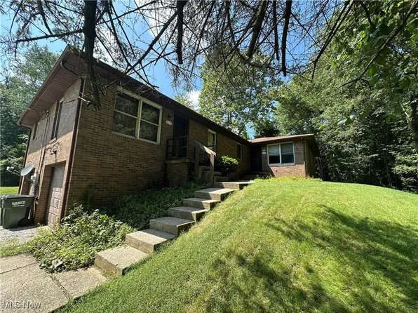 617 Harrison St, Louisville, OH 44641