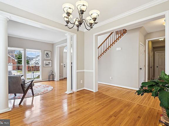 5th image of 4689 Montega Dr