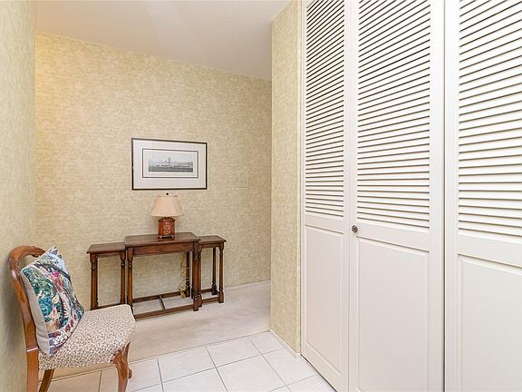 5th image of 670 Dallas Rd #702