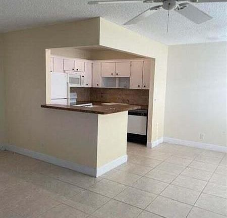5th image of 7 Seville Dr #A