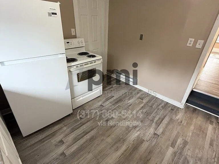 1023 E 8th St #3 — Photo 4