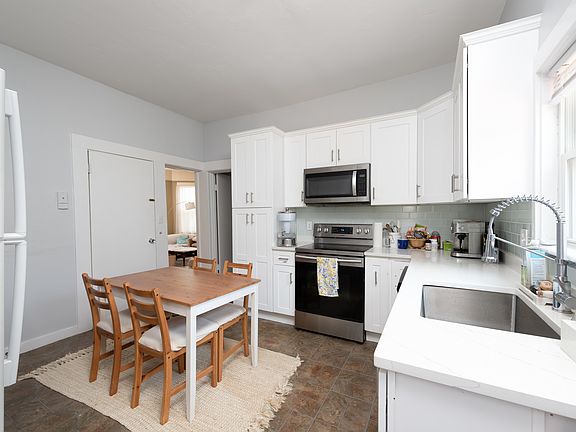 5th image of 31 Kent Sq #1