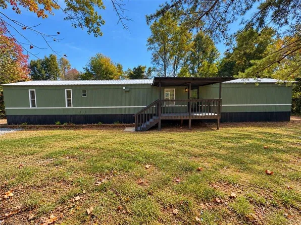 79 Oakridge Dr, Cleveland, GA 30528