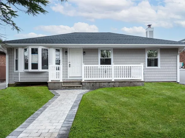 112 Asbury Avenue, Carle Place, NY 11514