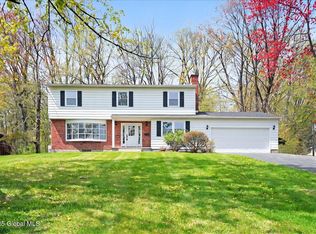 124 Maplewood Dr, Glenville, NY 12302