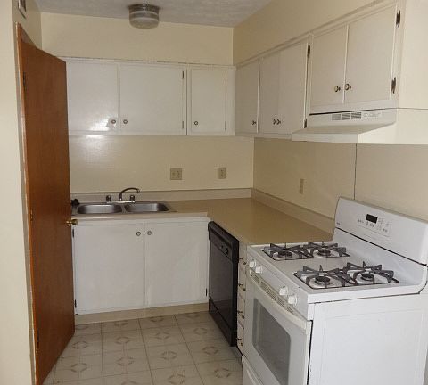 5th image of 252 Clinton Heights Ave