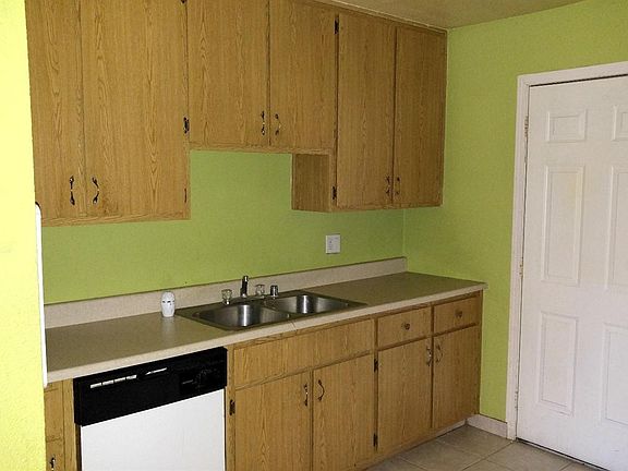 5th image of 932 Rivera Dr
