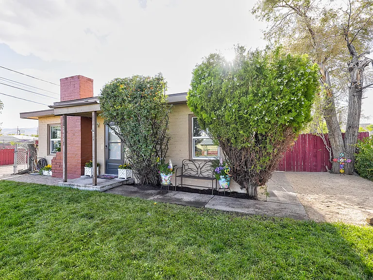 Yard maintenance is tenant's responsibility.
