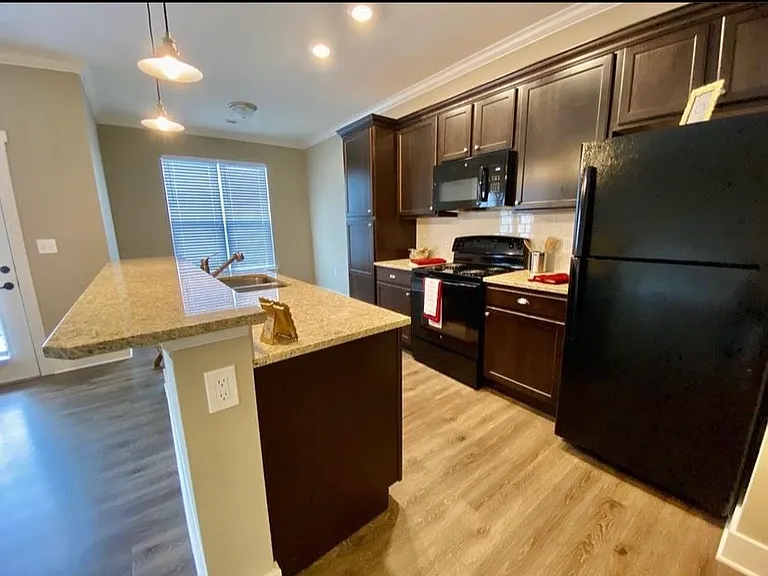 Cox Creek at Reagan Crossing Apartments — Photo 18