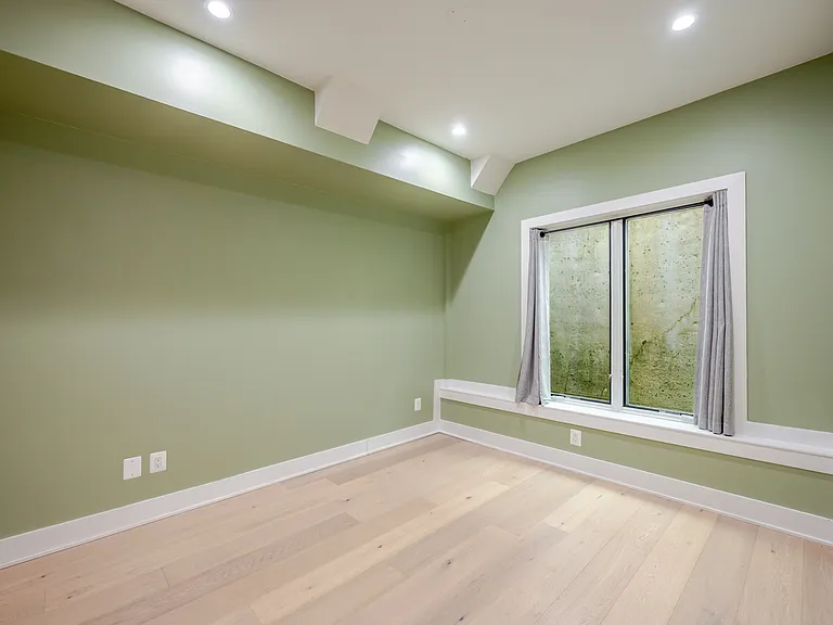 1658 K St NE #2 — Photo 8