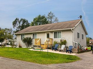 N2469 Howard Dr, Burlington, WI 53105