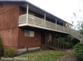 2748 NW Edenbower Blvd APT 6, Roseburg, OR 97471