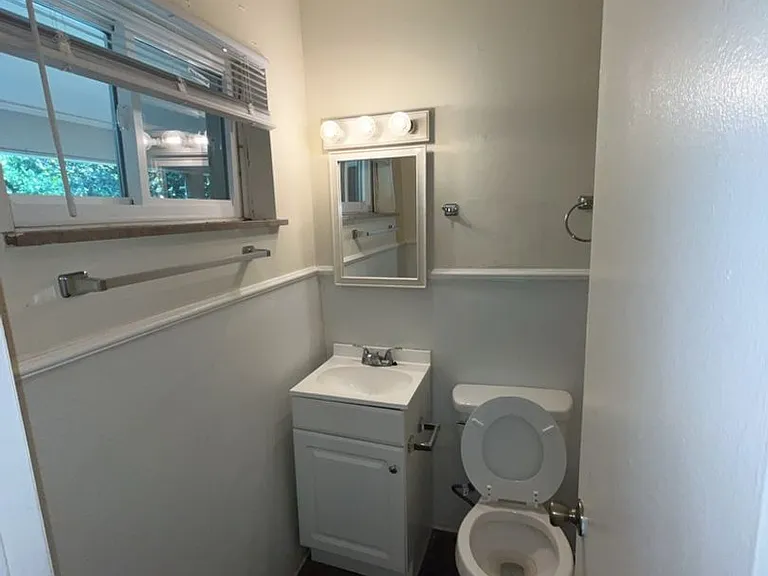 Holston Apartments — Photo 49