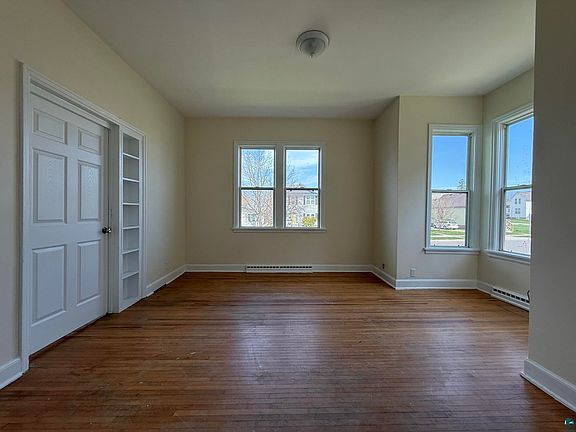 3rd image of 613 Vaughn Ave