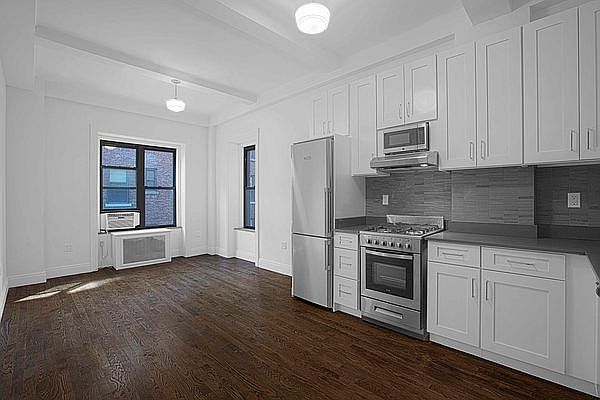 1st image of 19 W 69th St #304305
