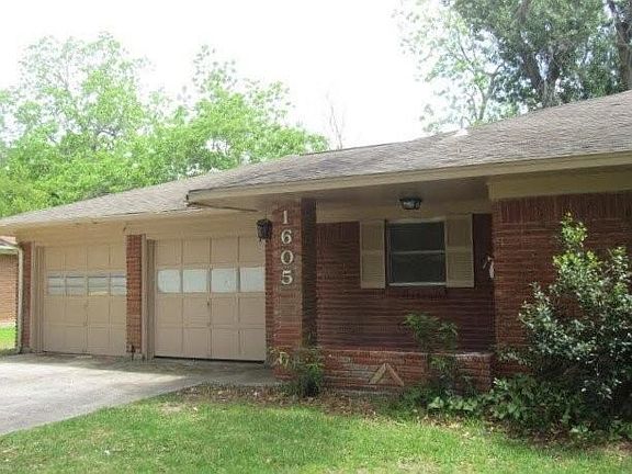 2nd image of 1605 Gillette St