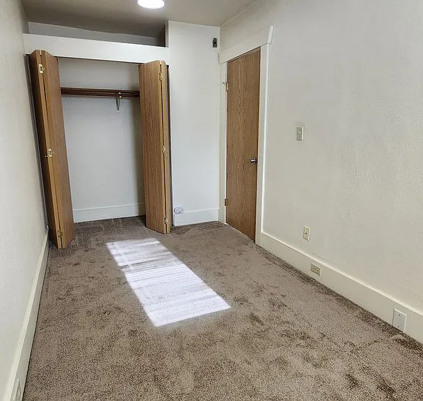 Florence Apartments — Photo 22