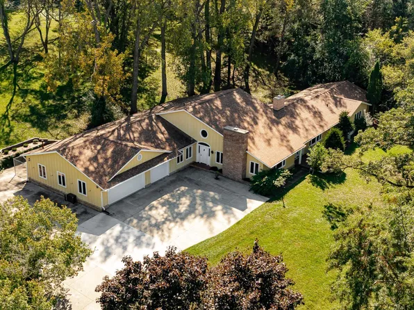 2011 Merrihills Dr SW, Rochester, MN 55902