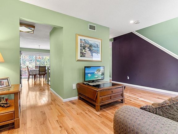 5th image of 13 Nightingale Ln #U25c