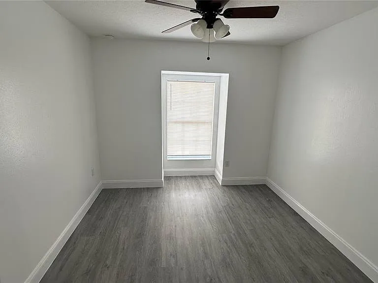 2437 Hassonite St — Photo 9