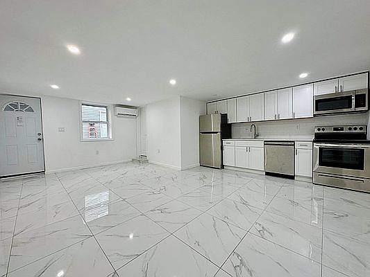 1st image of 2832 W 15th St #1L