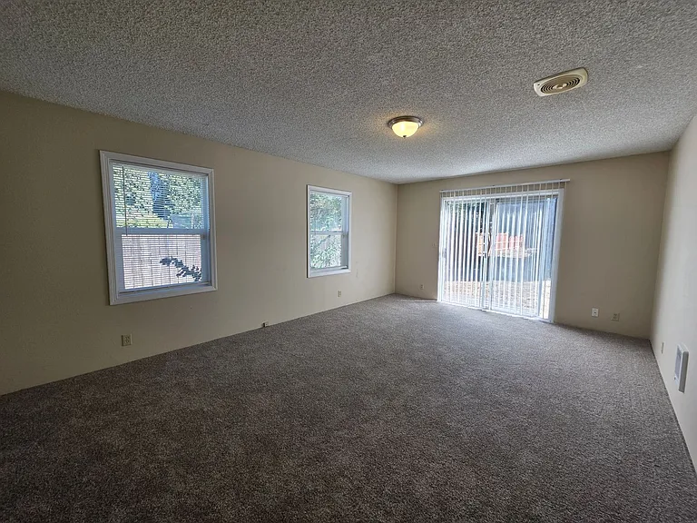 300 Federal Ln — Photo 12